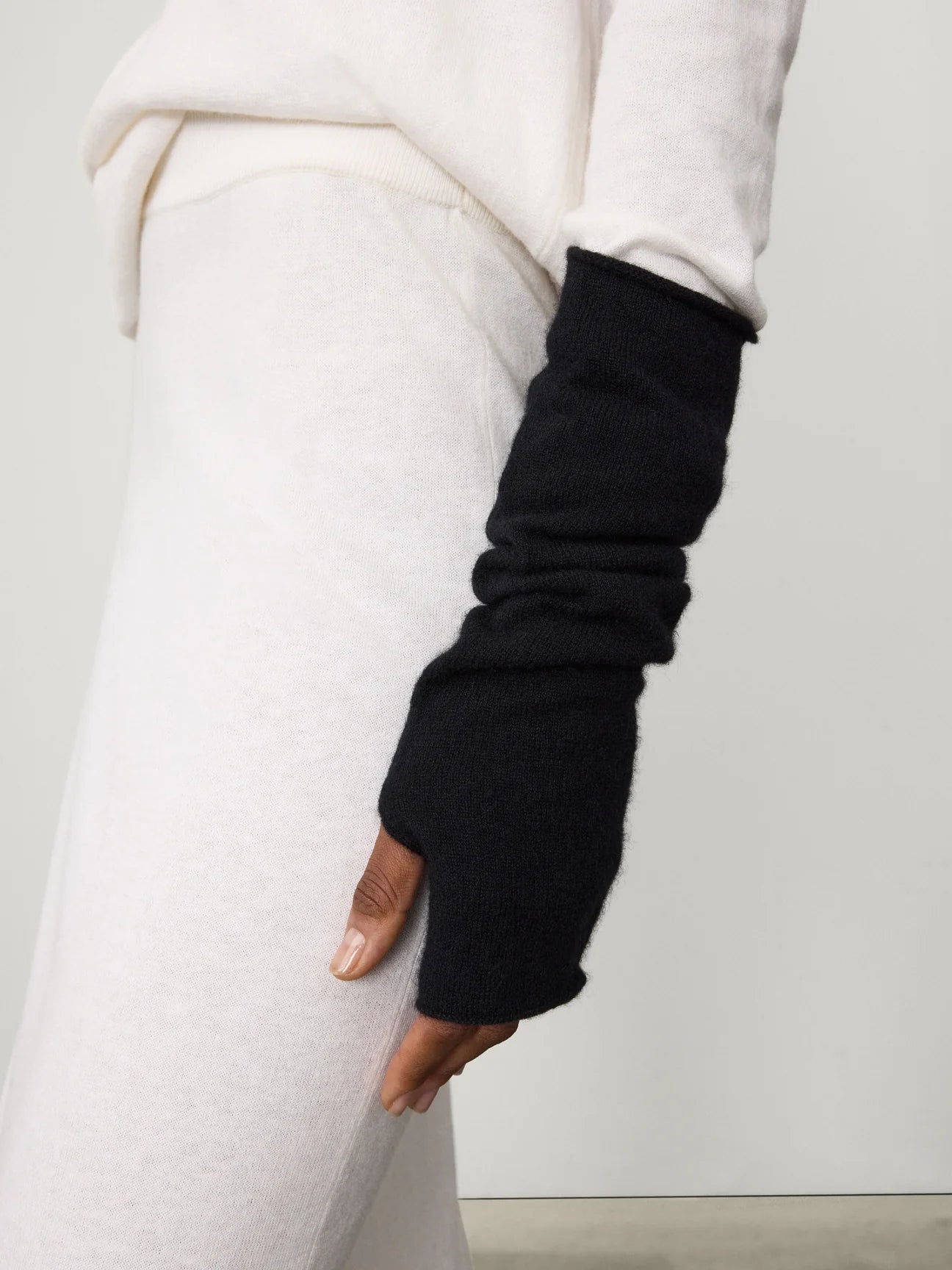 Lisa Yang Aspen Arm Warmers in Black