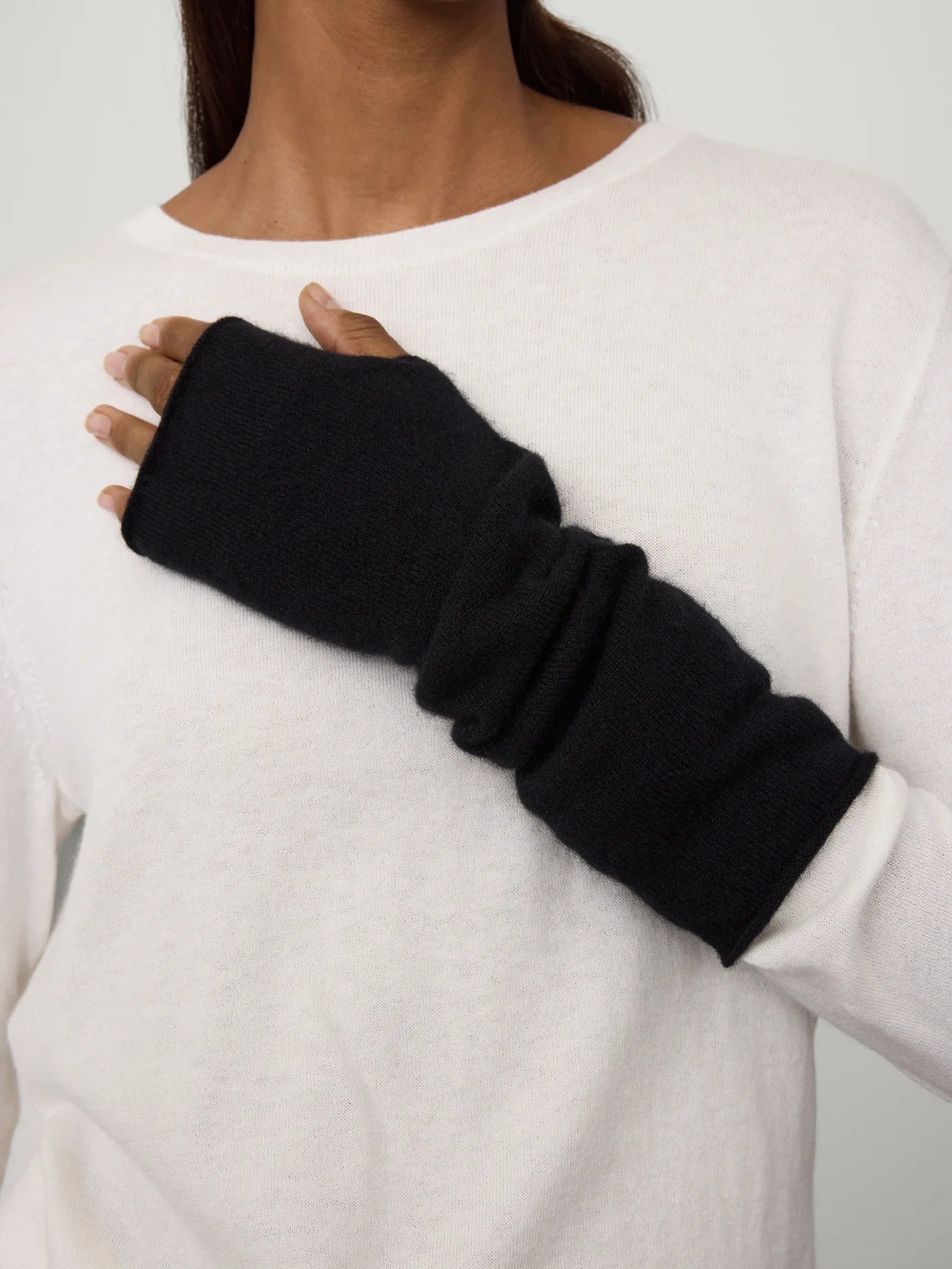 Lisa Yang Aspen Arm Warmers in Black