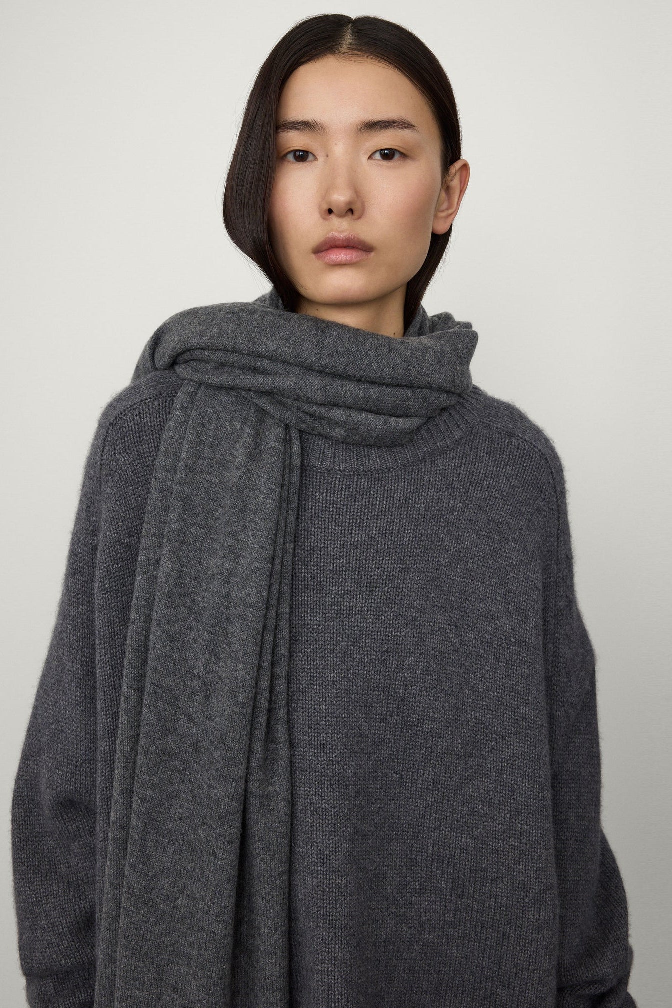 Lisa Yang Paris Scarf in Graphite