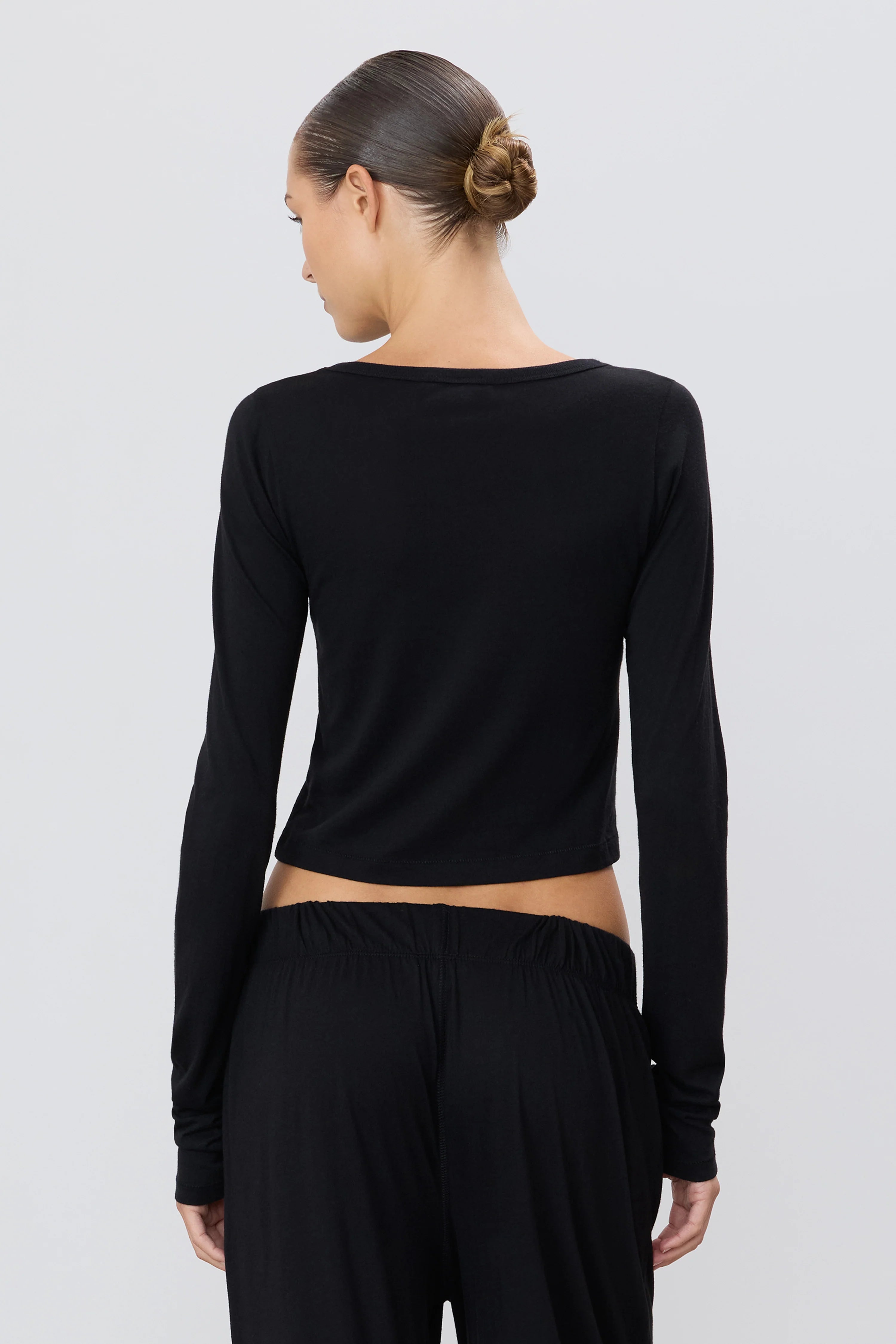 Eterne Hailey Long Sleeve Tee Black